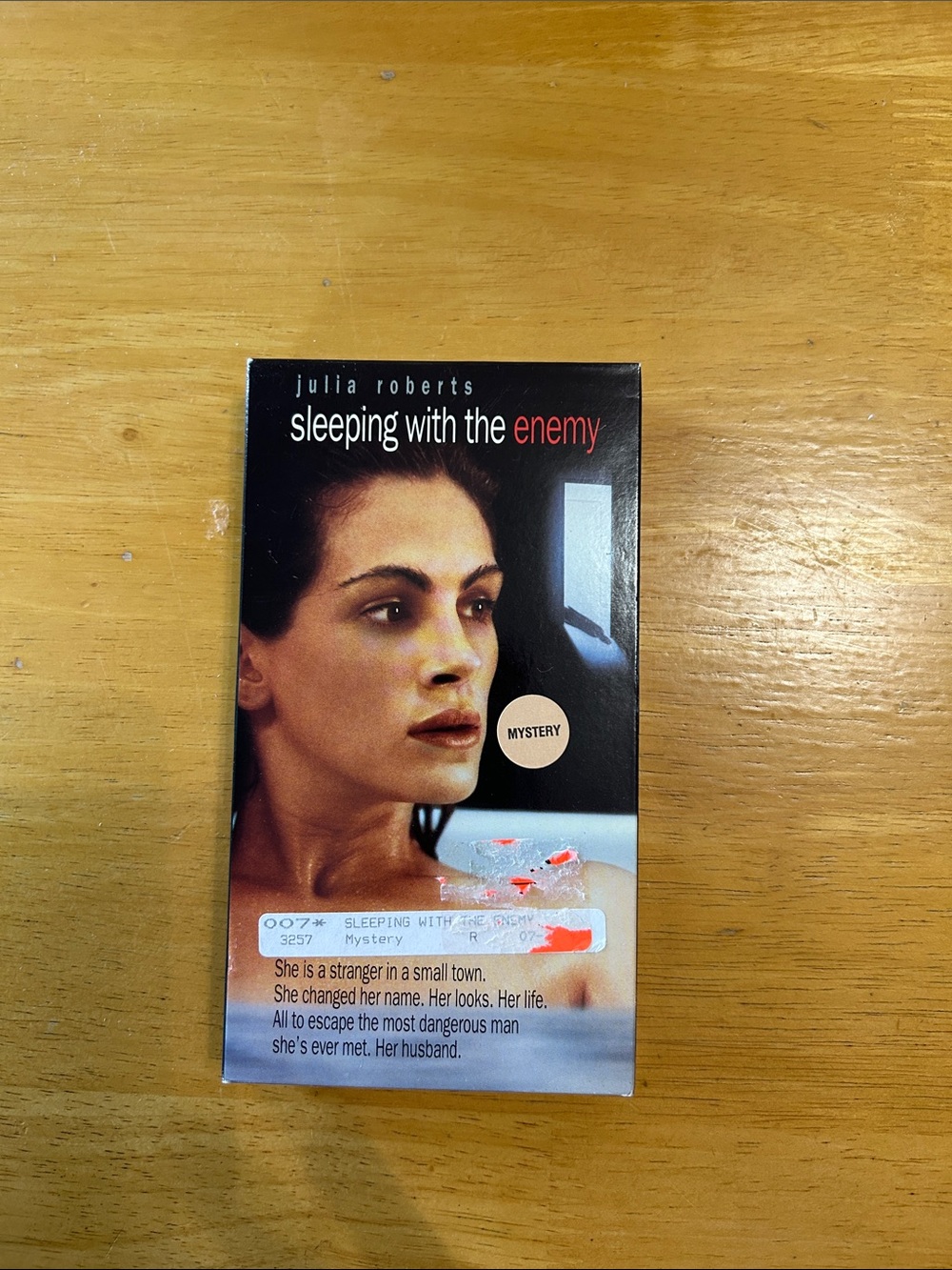 Sleeping with the Enemy Julia Roberts VHS - Black & Red Cover